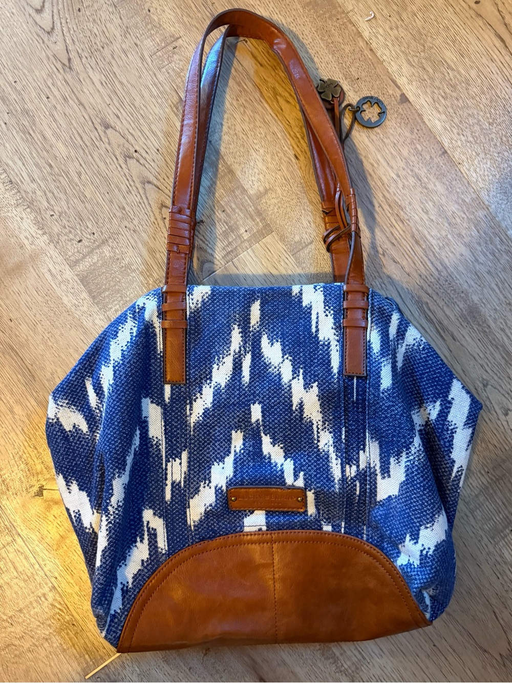 Lucky Brand Blue White Geometric Large Tote Magnetic Lined Pockets Charm